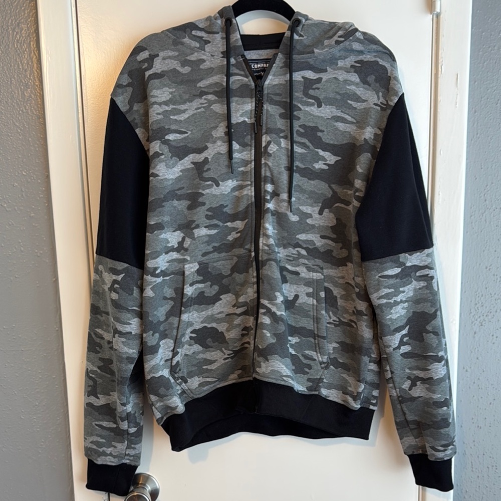 Company Eight One men’s sweater
